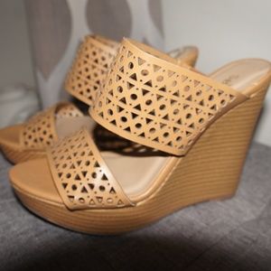 NWOT Tan Platform Slide Sandals